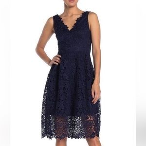 ASTR the Label – V-Neck Lace Fit & Flare Dress Navy Large